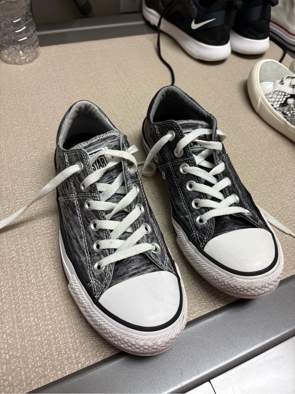 Converse Chuck Taylor All Star Low Top Sneakers - Black/White size 8